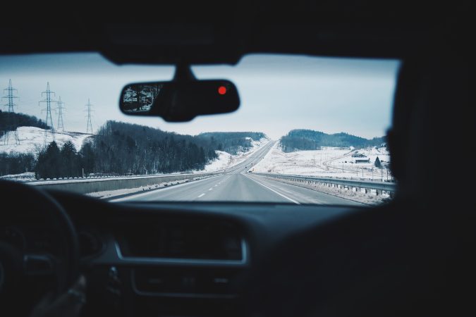 driving-916405_1920